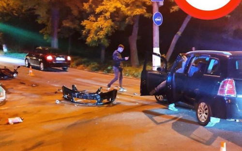 На мариупольском перекрестке «Opel» столкнулся с мотоциклом (ДОПОЛНЕНО)