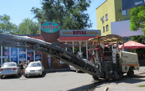 На главном проспекте Мариуполя заработала суперфреза (ФОТО)