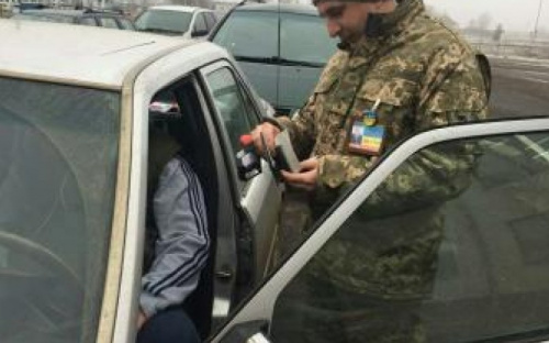 Утром на КПВВ Донбасса собралось 700 транспортных средств