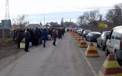 На КПВВ Донбасса - транспортный коллапс: В очередях свыше 1000 автомобилей