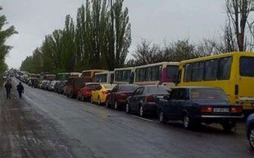 На КПВВ Донетчины растет количество людей, которые ночуют на линии разграничения