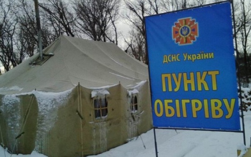 На КПВВ в Донецкой области в пунктах обогрева и чаем угостят, и переночевать оставят