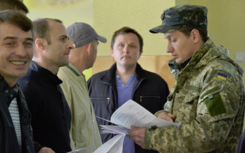 На мариупольских предприятиях проверят военнообязанных