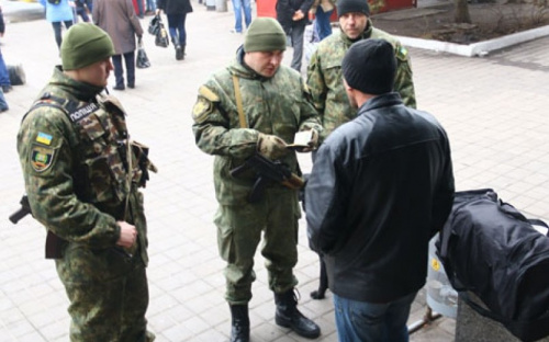 Из Мариуполя в другие города везут оружие и наркотики