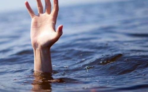 В Мариуполе из воды достали тело рыбака