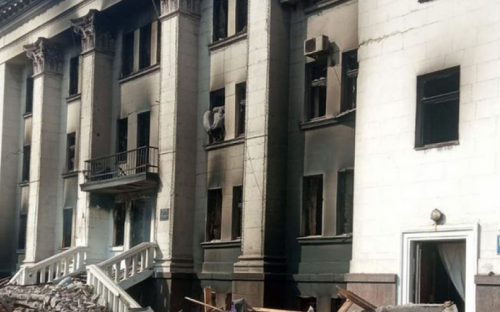На драмтеатр в Мариуполе оккупанты сбросили 2 бомбы по 500 кг – расследование AI