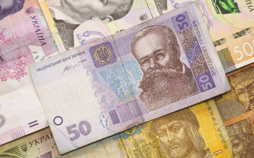 В Україні анонсують збільшення зарплати в 2024 році: хто і скільки отримуватиме