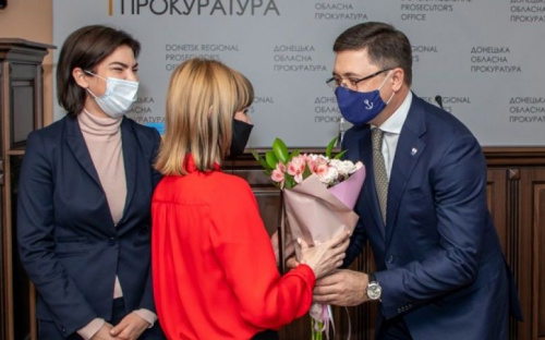 В Мариуполе прокурорам вручили ключи от служебных квартир