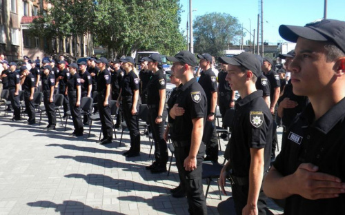 В Мариуполе подготовили новых полицейских для трех областей (ФОТО)