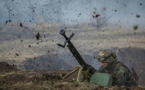 Боевики подбили грузовик украинских военных в Донбассе. Есть погибший и раненые