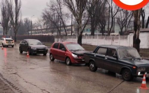 В Мариуполе столкнулись три автомобиля