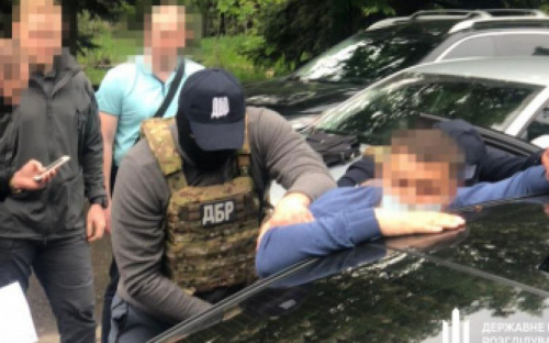 На Донетчине во время получения взятки 30 тысяч долларов поймали судью