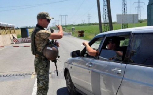 КПВВ «Новотроицкое» принимает людей с оккупированной территории