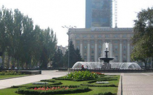 В центре Донецка вывесили флаг Украины и включили национальный гимн (ВИДЕОФАКТ)
