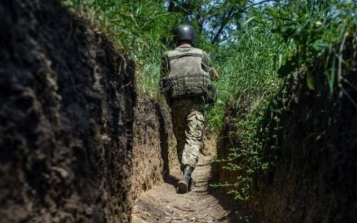 Двое украинских военных получили ранения на Донбассе