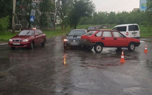 На опасном перекрестке в Мариуполе организуют круговое движение транспорта