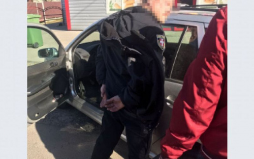 Пограничник сбывал наркотики в поселке под Мариуполем