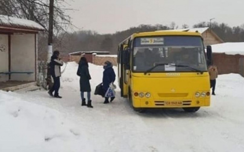 Жители села в Мариупольском районе боятся ездить на автобусах
