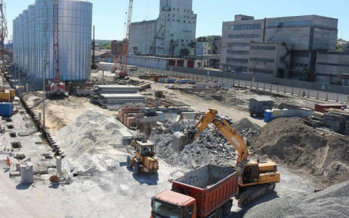 В порту Мариуполя продолжается строительство зернового терминала (ФОТО)