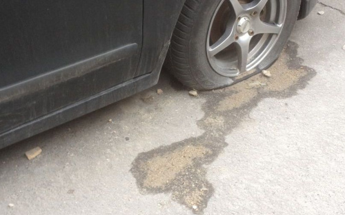 Загадочный автомобиль, ставший музыкальным салоном, встревожил мариупольцев (ФОТО)