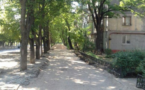 На трех улицах Мариуполя появятся новые тротуары (ФОТО)