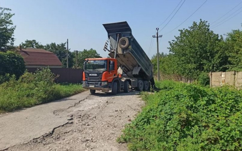 Под Мариуполем реанимируют дорогу, связывающую село и город