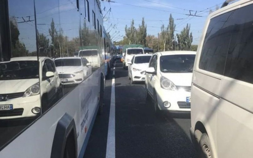ДТП на Набережной в Мариуполе: движение осложнено