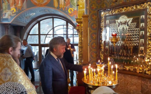 «Впервые за 5 лет Благодатный огонь согрел верующих на неподконтрольной территории», - Вадим Новинский (ФОТО)