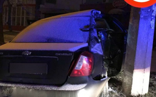 В Мариуполе нетрезвый водитель врезался в электроопору