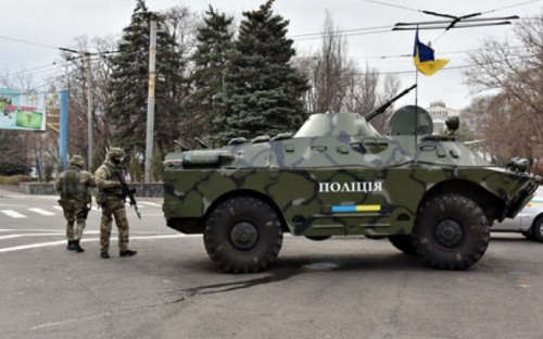 В Мариуполе полиция проводит спецоперацию в МКР «Восточный»