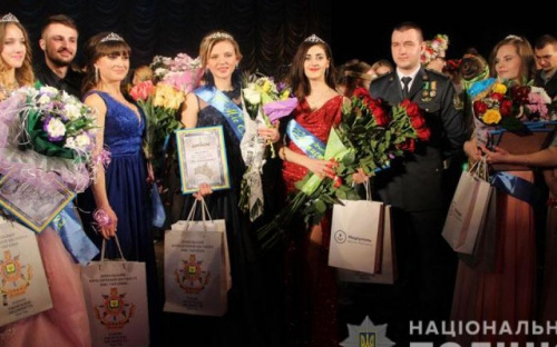 Сильные и красивые: в Мариуполе выбраны лучшие женщины-офицеры (ФОТО)
