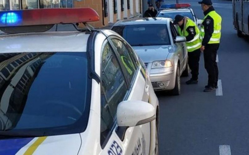 На украинских дорогах начали отлавливать должников и изымать авто в случае неуплаты