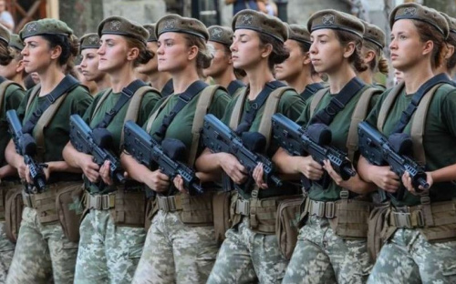 Женщины с маленькими детьми и беременные тоже должны встать на военный учет