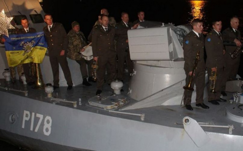 К мариупольским военным морякам в Сочельник пришел «вертеп в погонах» (ФОТО)