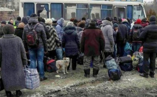 В Мариуполь доставили первых беженцев из Авдеевки
