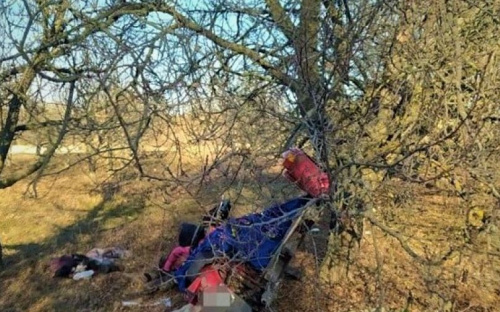 На Донетчине четырехлетняя девочка выпала из коляски мотоцикла и погибла на месте