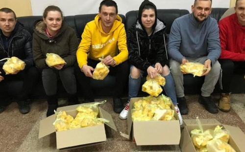 Семьям мариупольских металлургов выдают гуманитарную помощь. Куда обращаться?