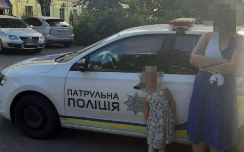 В Мариуполе 6-летняя девочка отправилась на прогулку, пока родители спали (ФОТО)