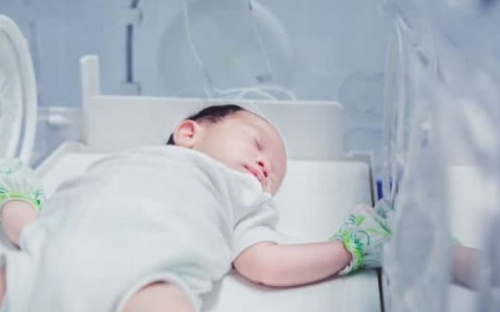 В Мариуполе женщина родила ребенка на 27-ой неделе беременности