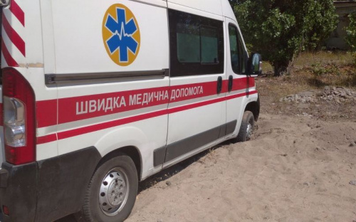 Под Мариуполем застрял автомобиль «скорой помощи»