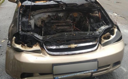 Автомобиль загорелся на ходу в старой части Мариуполя