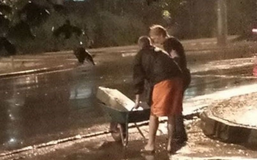 Мариуполец рассказал полиции, зачем увез бордюры с улицы