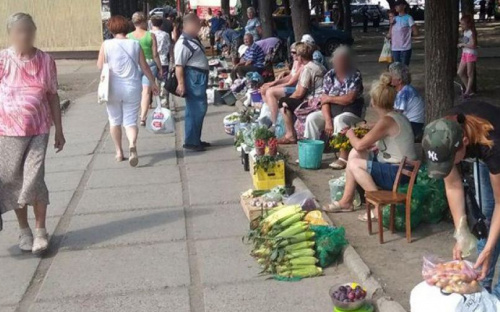 Рейд против стихийной торговли в Мариуполе: продавцов привлекли к ответственности (ФОТО)