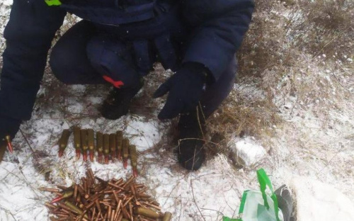 В заброшенном здании под Мариуполем прятали боеприпасы