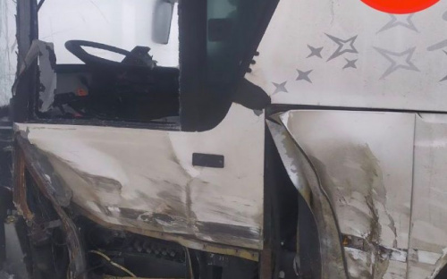 Под Мариуполем автобус столкнулся с военной машиной