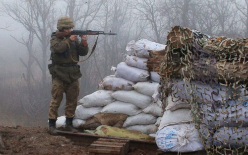 На Донетчине погиб украинский военнослужащий, еще один ранен. Возле Мариуполя стреляют из гранатометов