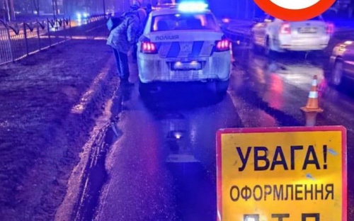 В Мариуполе столкнулись «Mitsubishi» и «Infinity»: водителя увезли в больницу