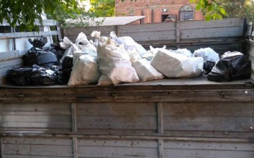 При обыске магазина в Мариуполе полиция изъяла опасную жидкость (ФОТО)