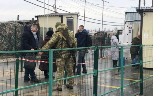 Из семи КПВВ на Донбассе работает только один. Как пропускают через линию разграничения?