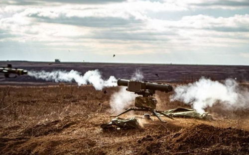 Территорию Донбасса боевики обстреляли из гранатометов, ранен украинский военнослужащий